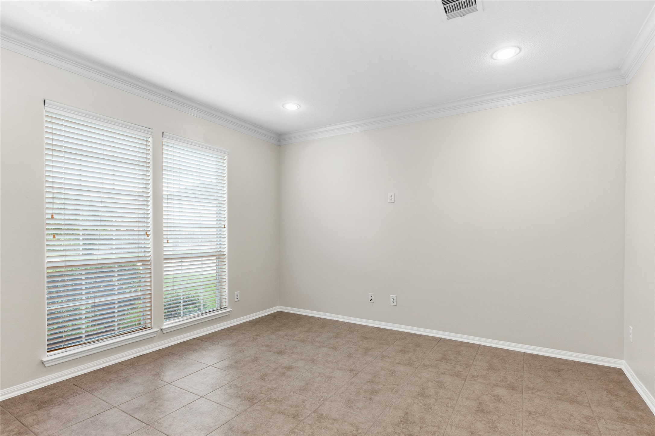 6211 Stone Hill Road Spring, TX 77389 - Photo 17 of 43 an empty room with windows