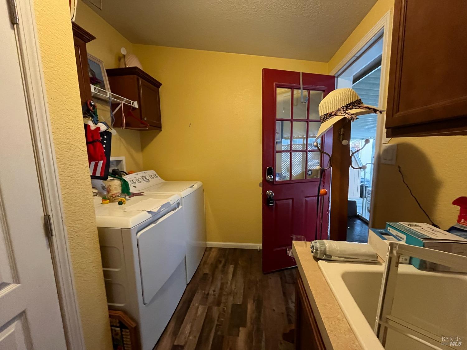 54 Norfolk Drive Santa Rosa, CA 95401 - Photo 22 of 57 a utility room with dryer and washer