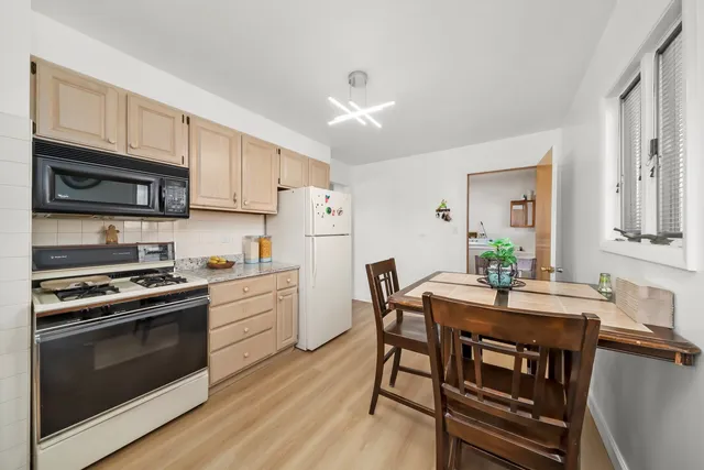 $279,900 | 7852 Neenah Avenue, Burbank, IL 60459