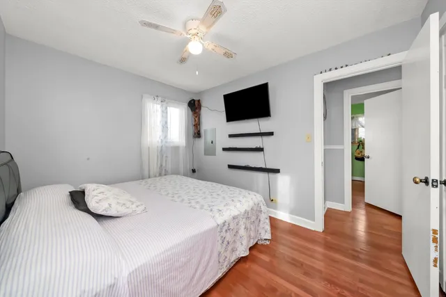 $279,900 | 7852 Neenah Avenue, Burbank, IL 60459