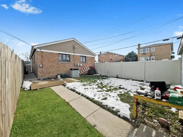 $279,900 | 7852 Neenah Avenue, Burbank, IL 60459