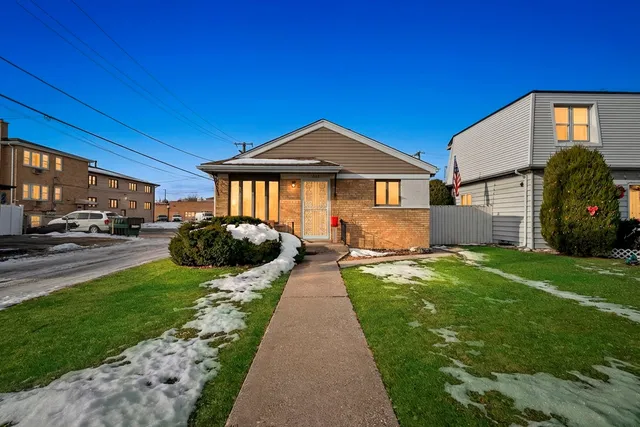 $279,900 | 7852 Neenah Avenue, Burbank, IL 60459