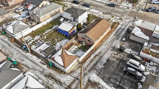 $279,900 | 7852 Neenah Avenue, Burbank, IL 60459