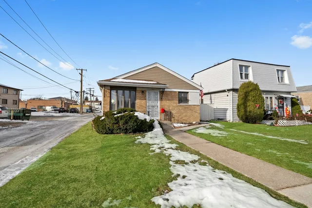 $279,900 | 7852 Neenah Avenue, Burbank, IL 60459
