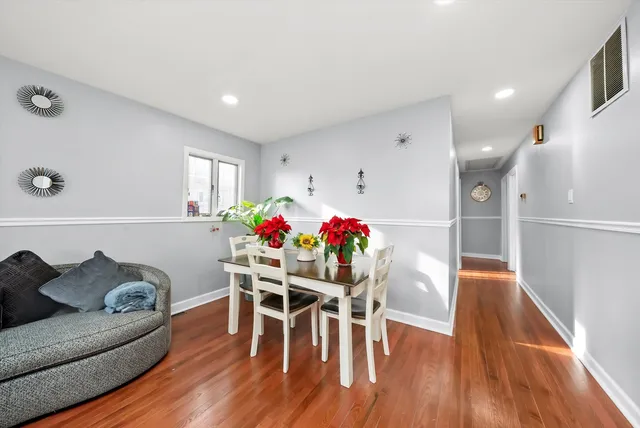 $279,900 | 7852 Neenah Avenue, Burbank, IL 60459