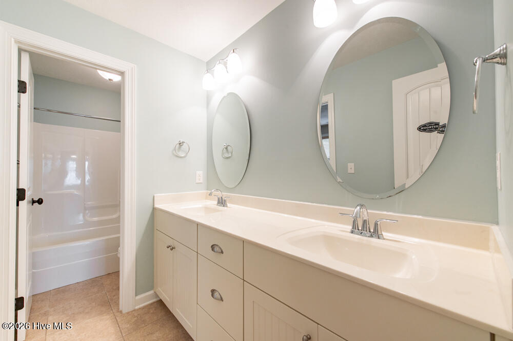930 Bartram Ridge Evans, GA 30809 - Photo 30 of 42 Full Guest Bathroom!