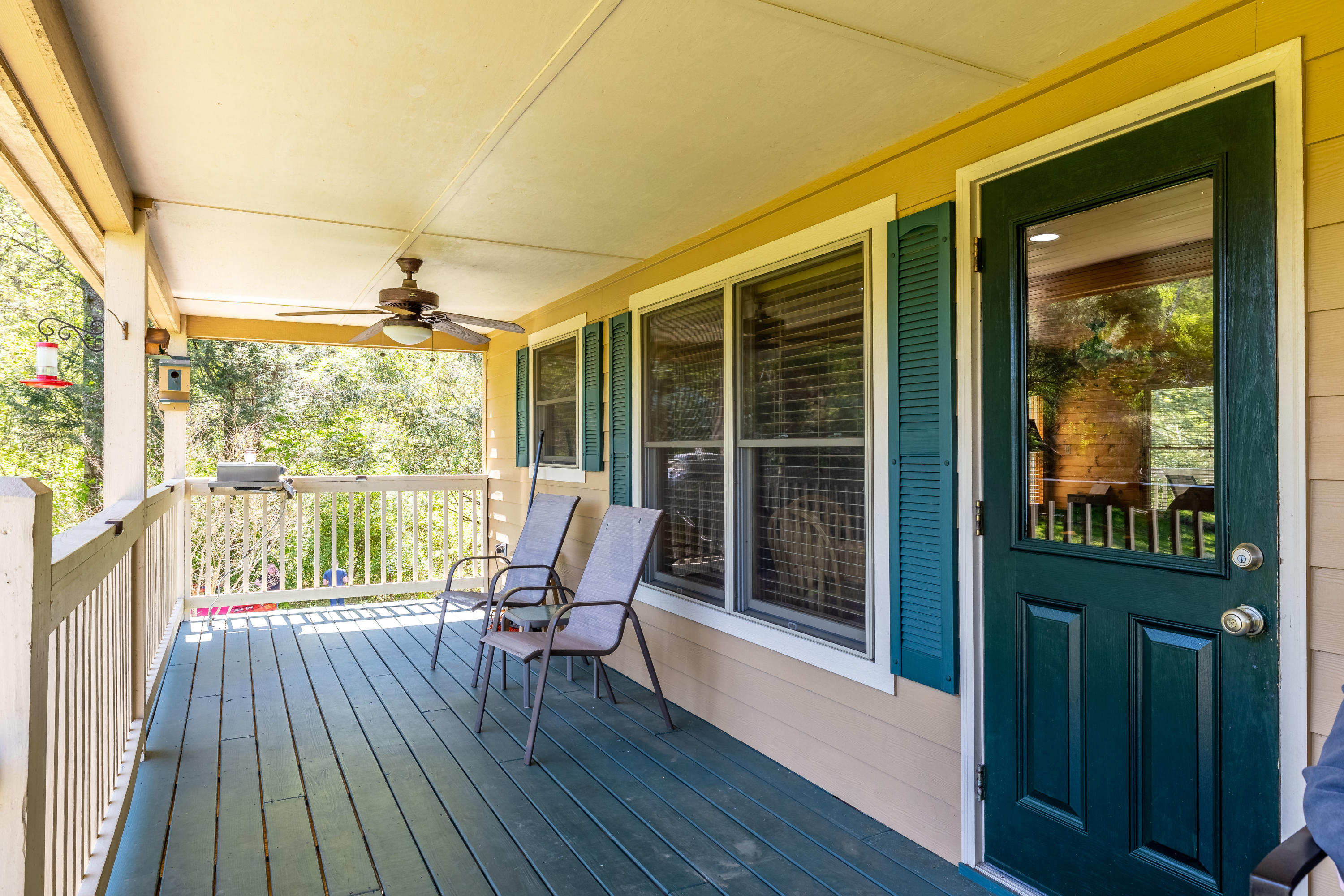 223 Tom Henry Road Townsend, TN 37882 - Photo 4 of 32 223 Tom Henry Front Porch