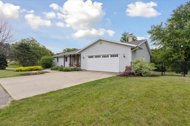 $289,000 | 3 Highview Drive, Orangeville, IL 61060