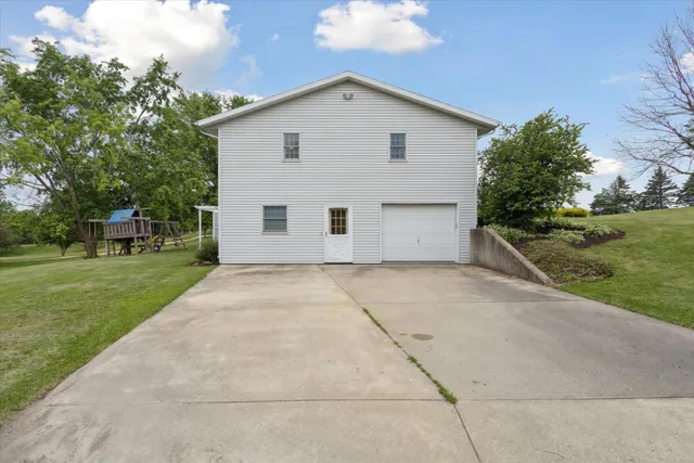 $289,000 | 3 Highview Drive, Orangeville, IL 61060