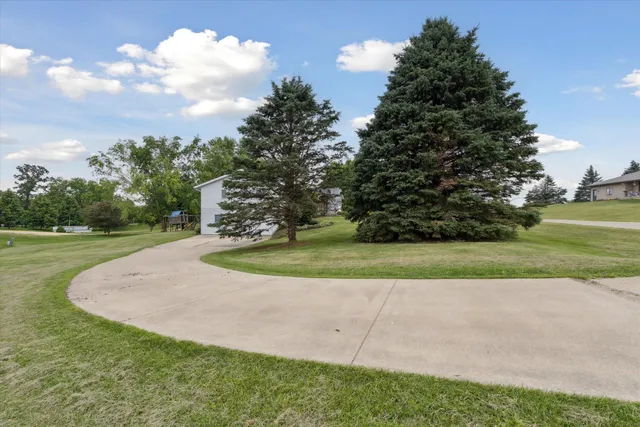 $289,000 | 3 Highview Drive, Orangeville, IL 61060