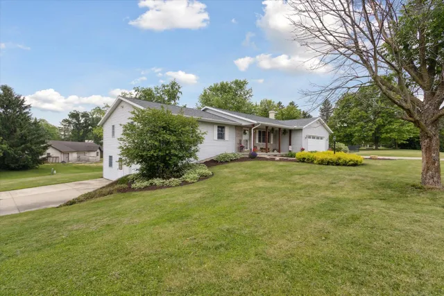 $289,000 | 3 Highview Drive, Orangeville, IL 61060