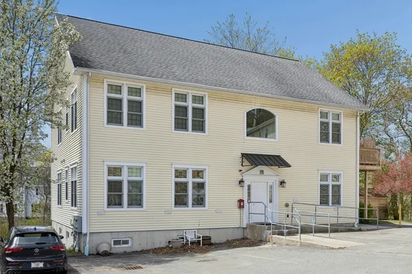 $1,850 | 136 R Main Street, Unit 1, Acton, MA 01720