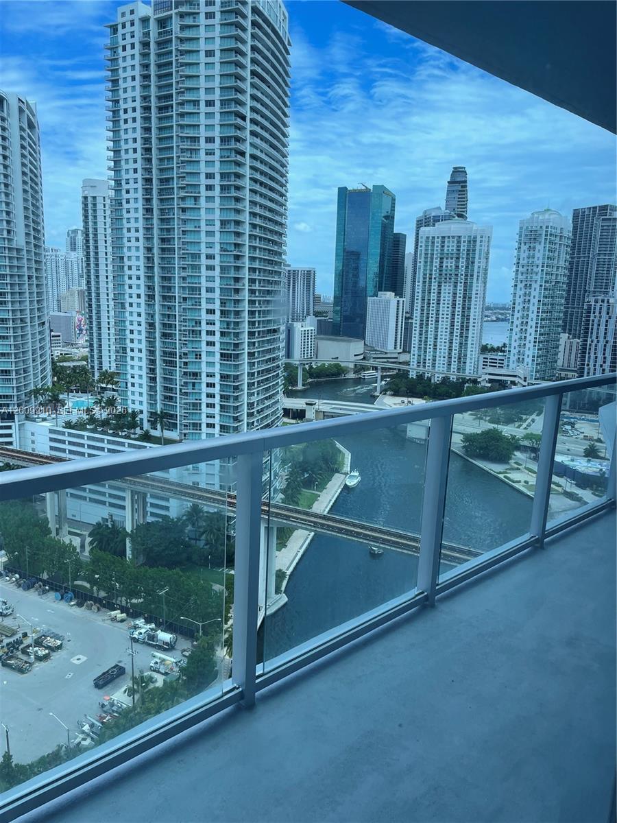 185 Southwest 7th Street, Unit 2509 Miami, FL 33130 - Photo 13 of 16