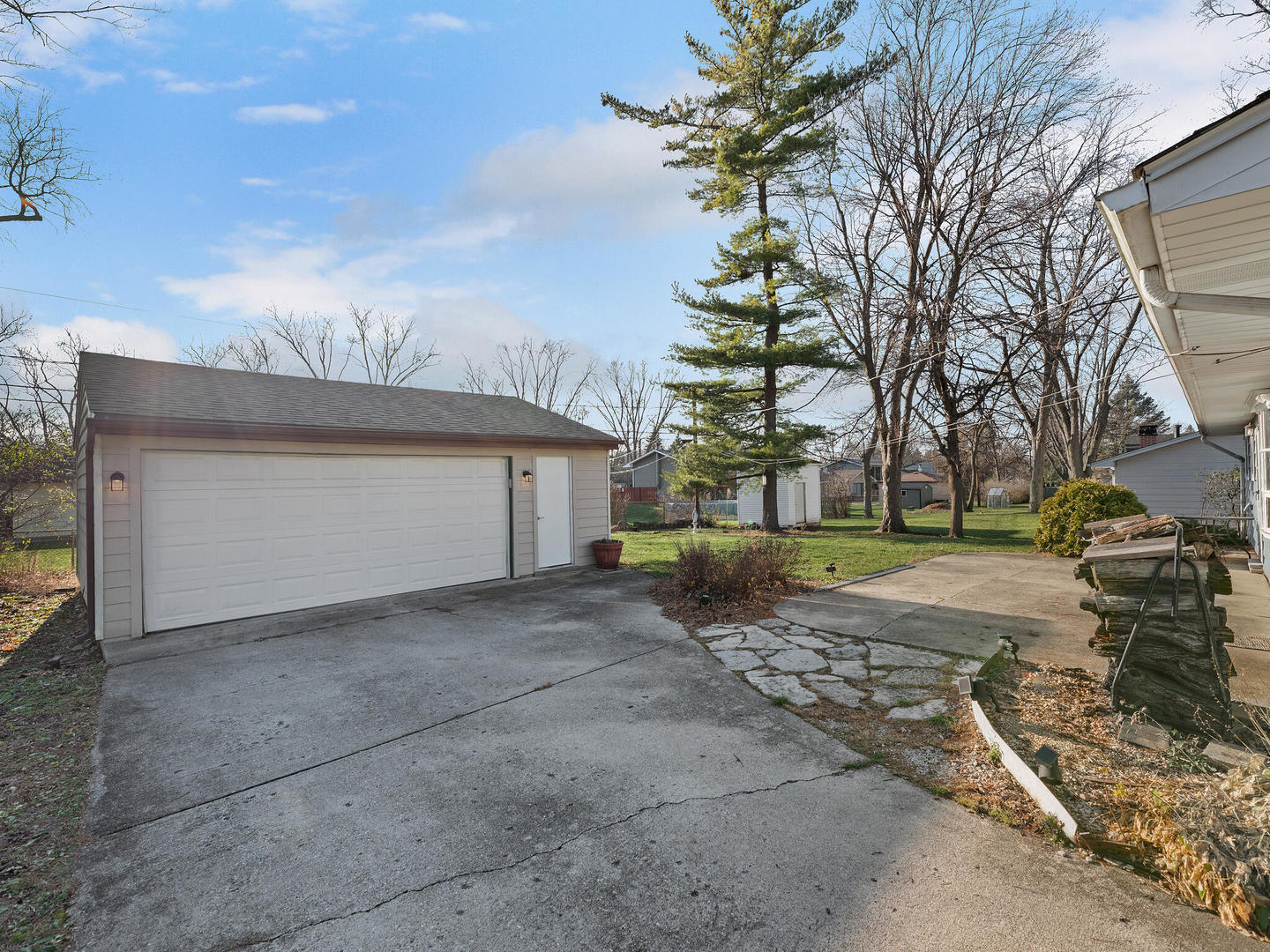 21W241 Coronet Road Lombard, IL 60148 - Photo 22 of 24 a view of a house with a yard and garage