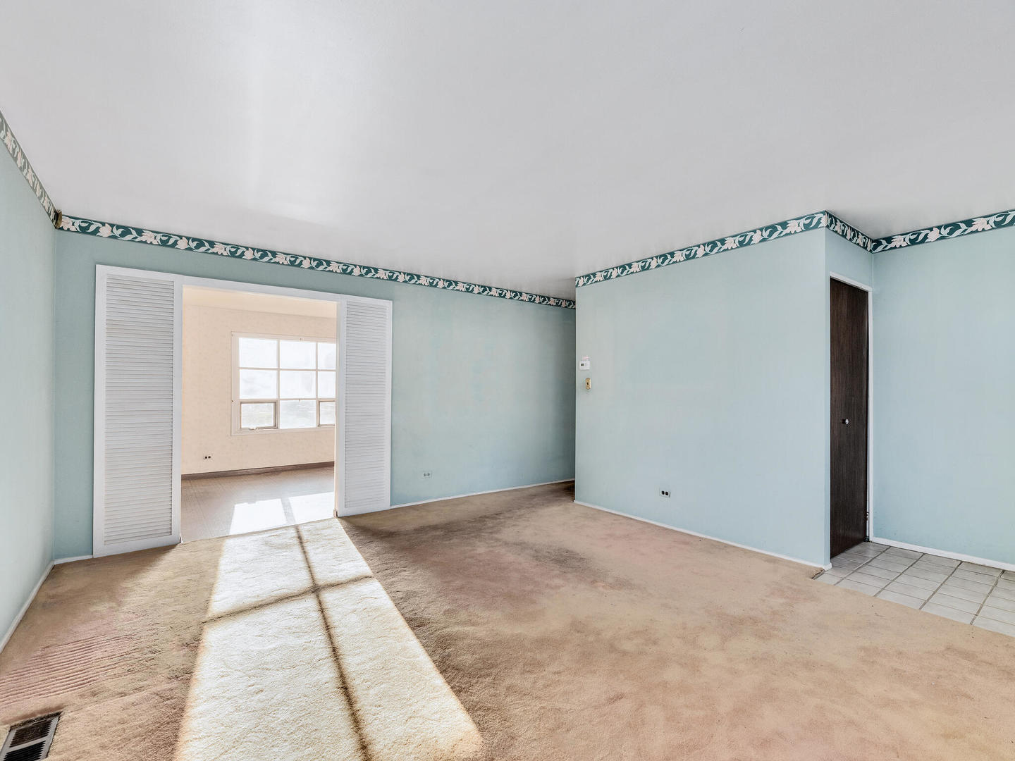 21W241 Coronet Road Lombard, IL 60148 - Photo 4 of 24 a view of an empty room