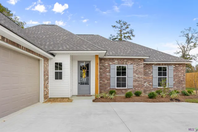 $320,000 | 33258 Clinton Allen Road, Denham Springs, LA 70706