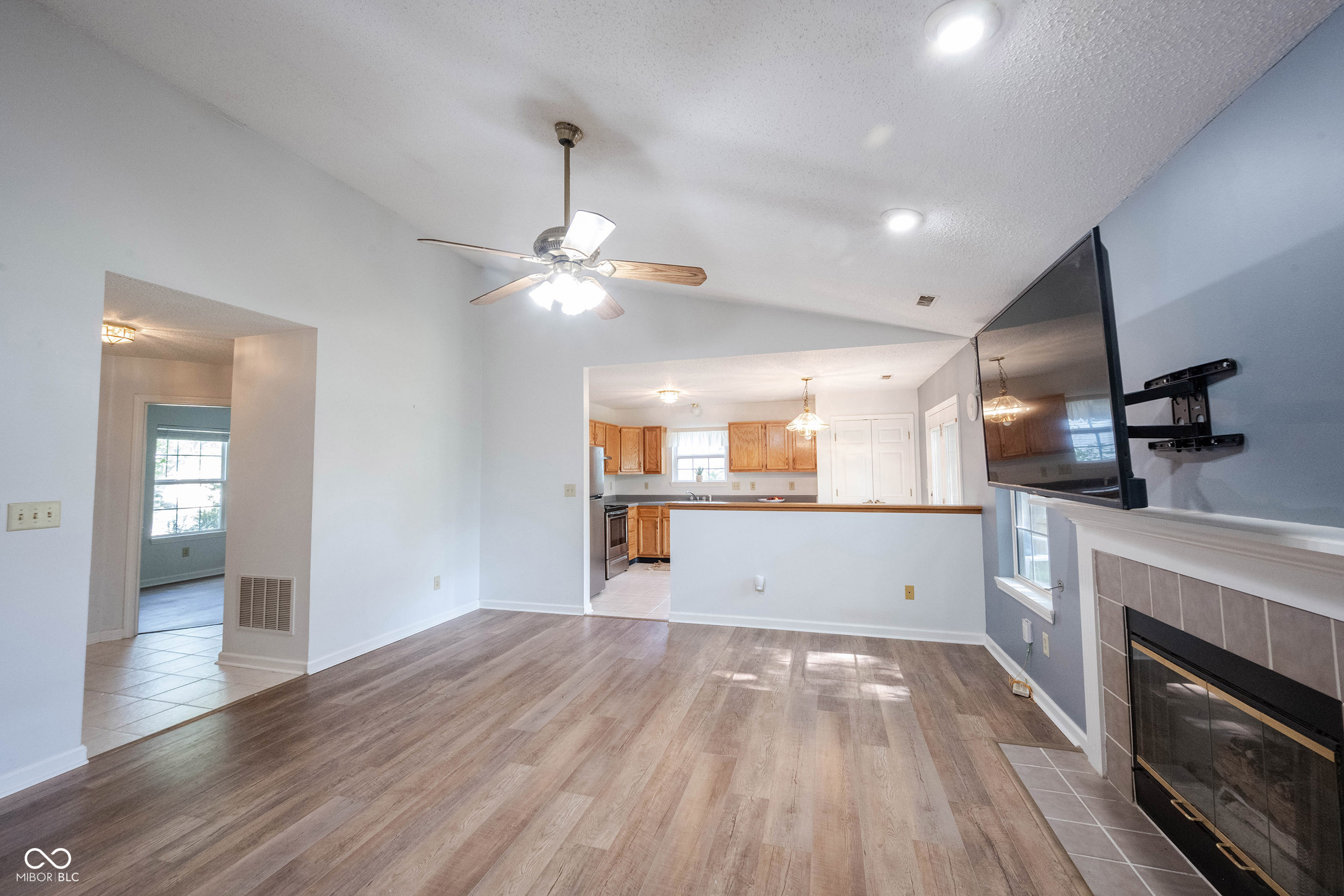 12853 Longleaf Lane Fishers, IN 46038 - Photo 8 of 35