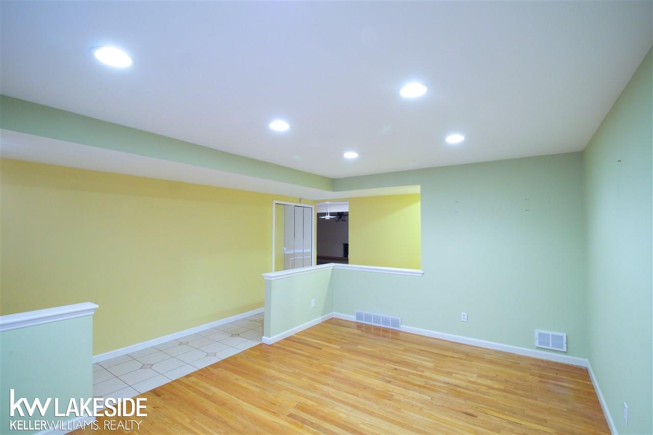 3904 Rolf Drive Warren, MI 48092 - Photo 9 of 44 31357551-8.JPG
