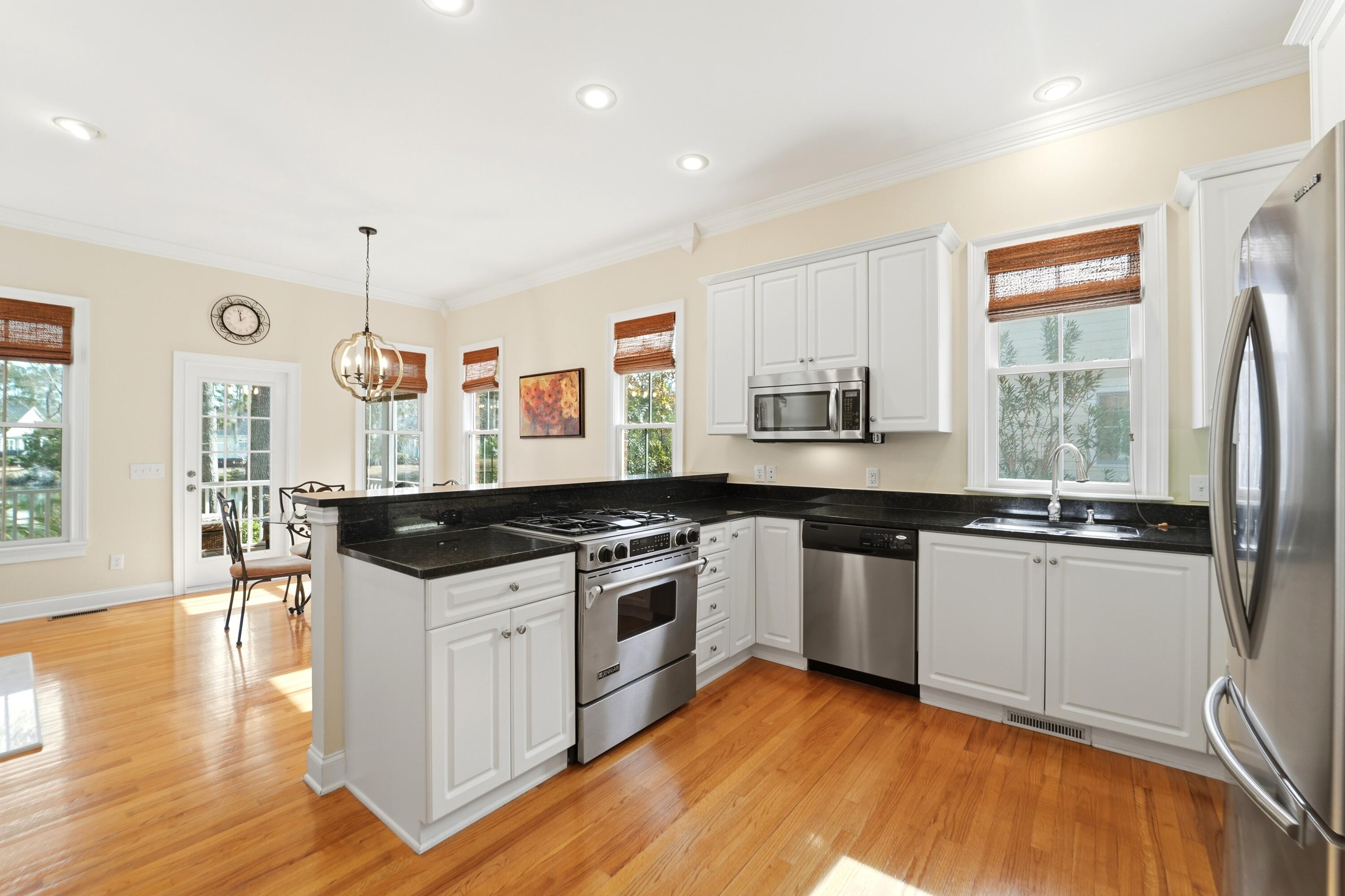 1640 Sewee Fort Road Mount Pleasant, SC 29466 - Photo 15 of 54 kitchen