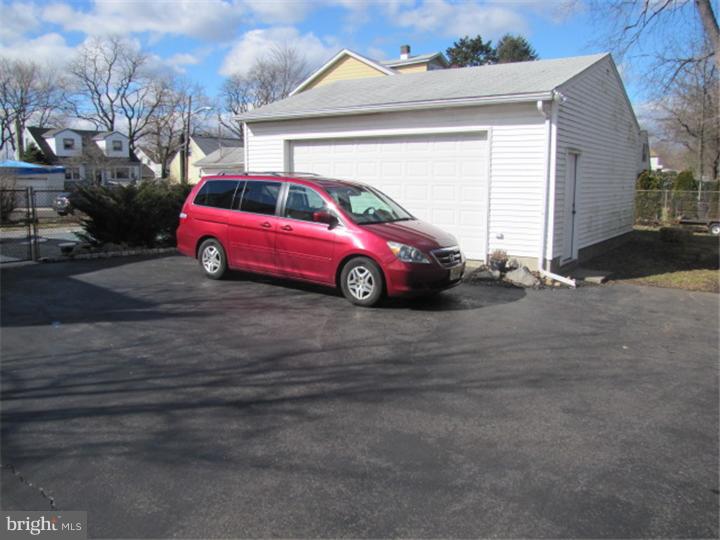 399 Whitehead Road Hamilton, NJ 08619 - Photo 3 of 24 Gallery Image 3