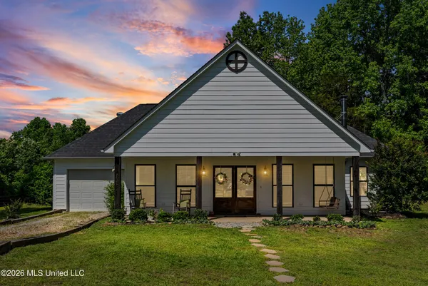 $655,000 | 227 Christian College Road, Senatobia, MS 38668