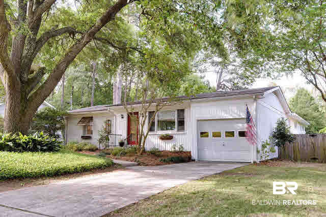 154 Orange Avenue Fairhope, AL 36532 - Photo 2 of 24 Beautiful Oak Tree