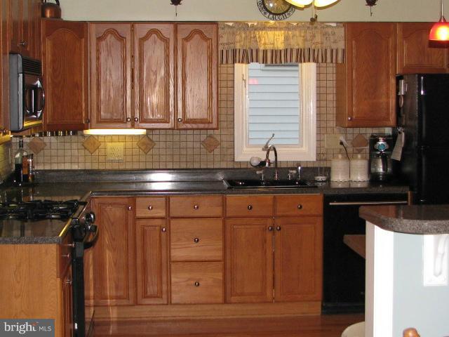 3328 Willoughby Road Baltimore, MD 21234 - Photo 10 of 23 Kitchen