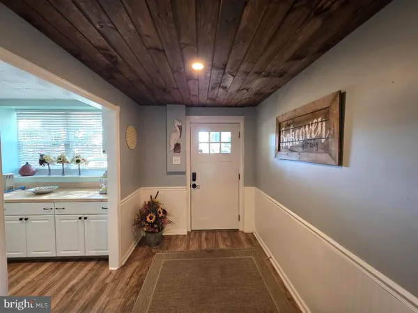 a view of entryway with window and cabinet