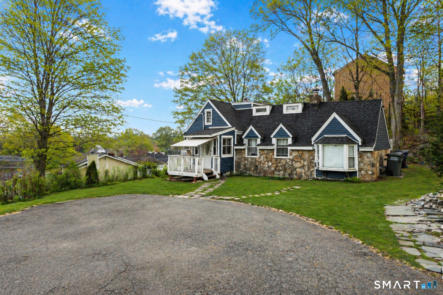 1183 Old Town Road Bridgeport, CT 06606 - Photo 3 of 28