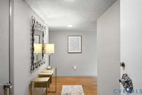 a very nice looking room with a mirror