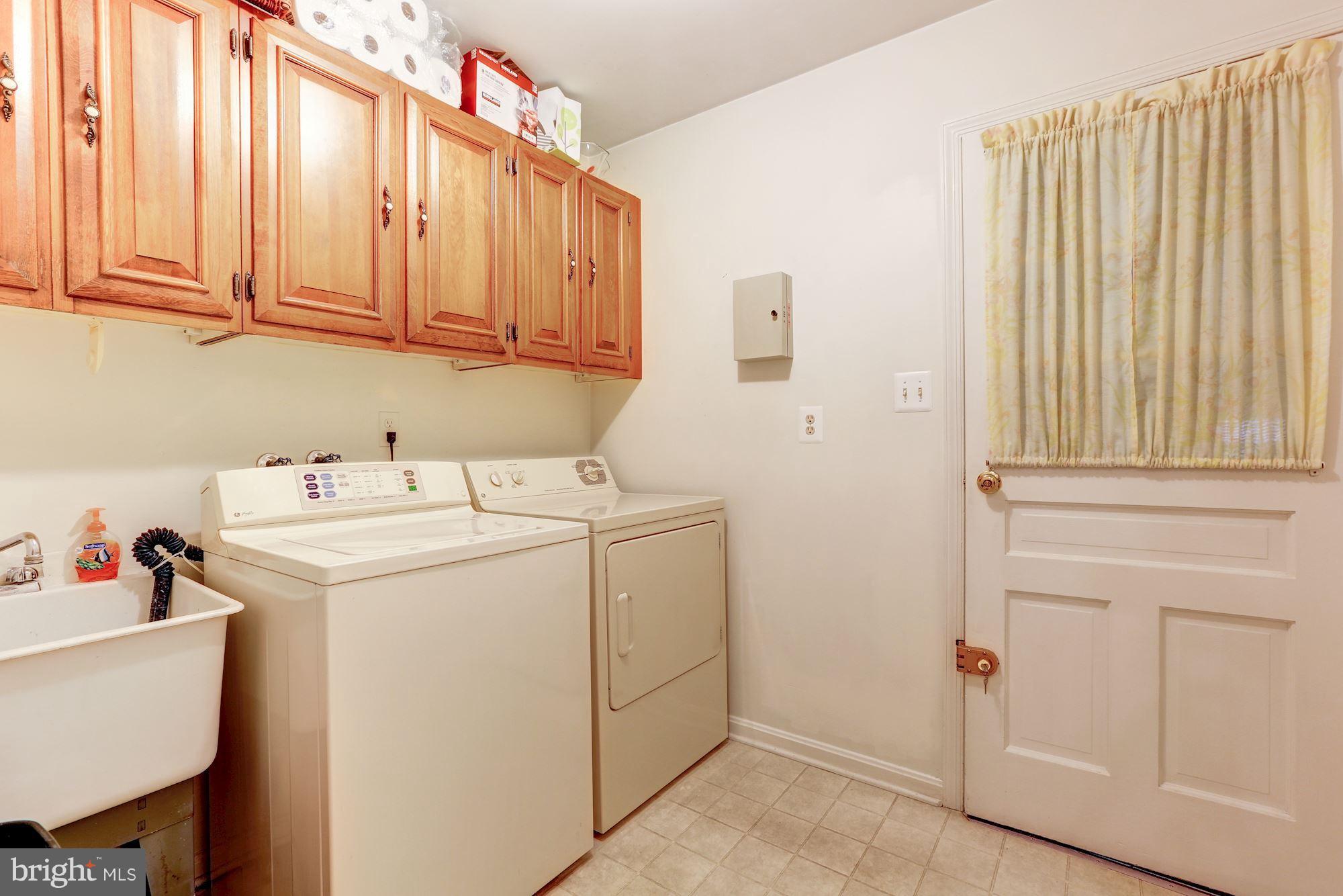 14800 Pebblestone Drive Silver Spring, MD 20905 - Photo 11 of 30 Laundry Room