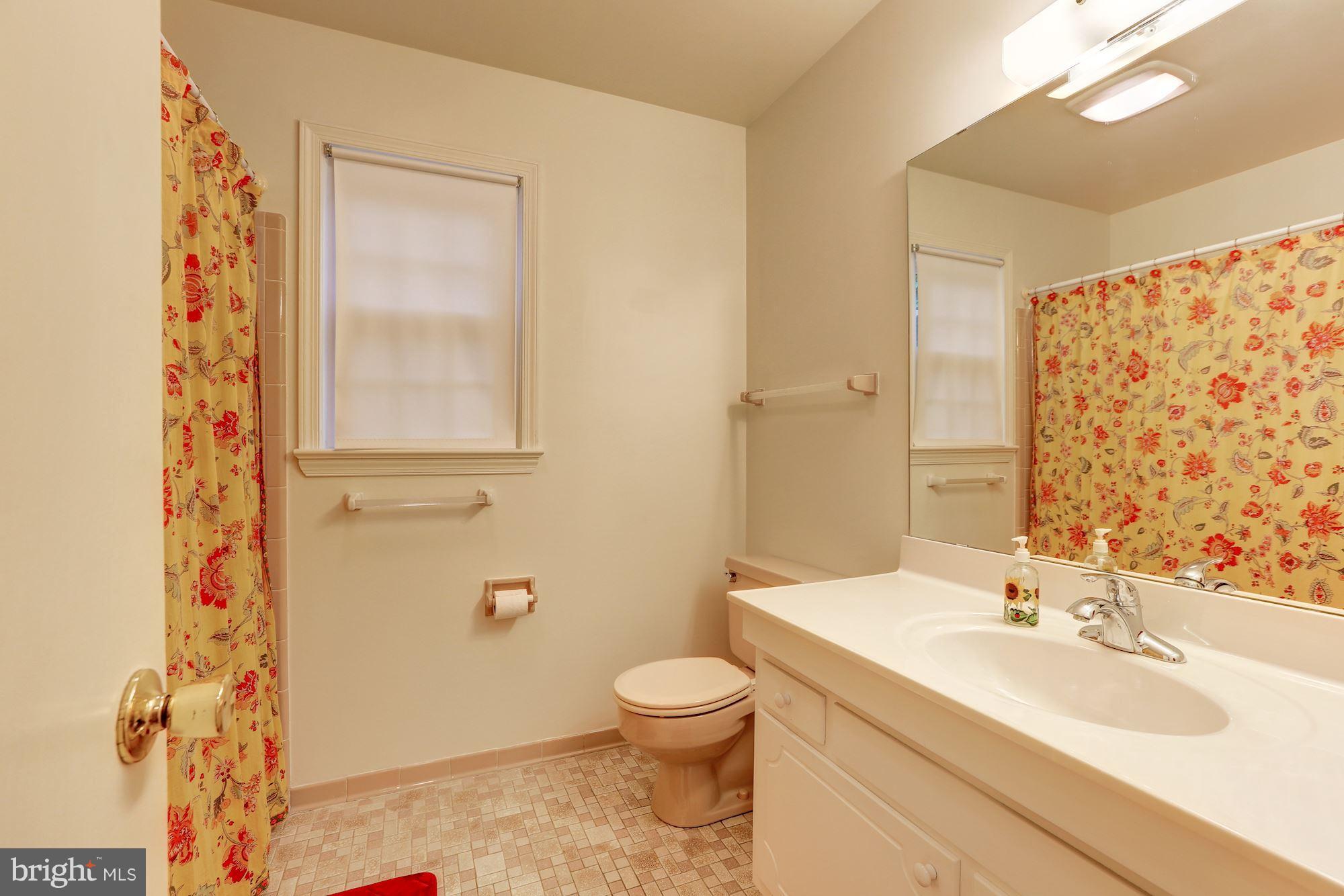 14800 Pebblestone Drive Silver Spring, MD 20905 - Photo 20 of 30 Hall Full Bath