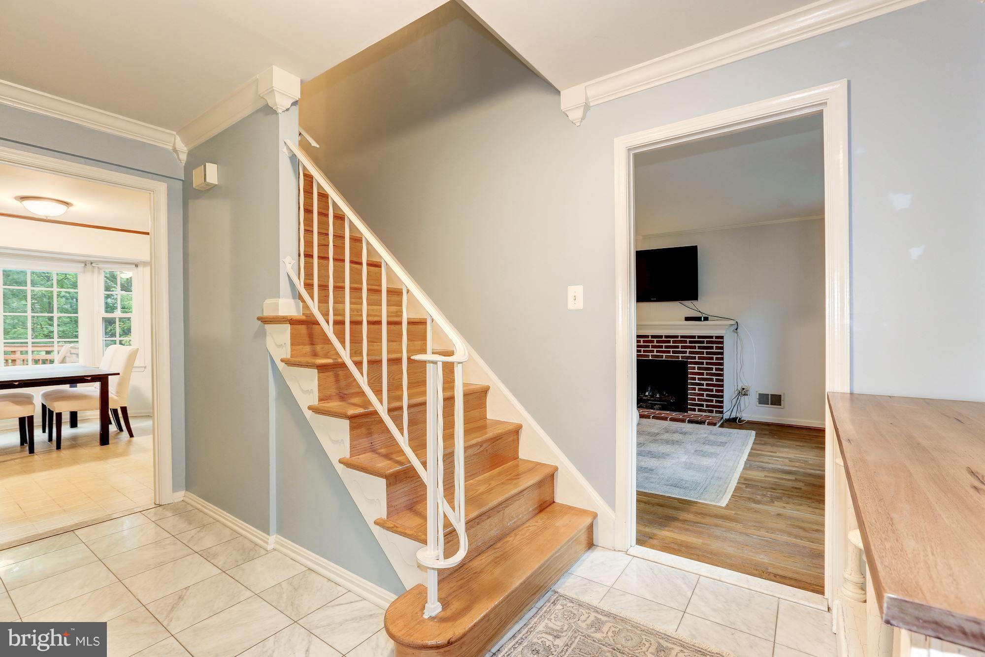 14800 Pebblestone Drive Silver Spring, MD 20905 - Photo 3 of 30 Entrance foyer w/ large coat closet
