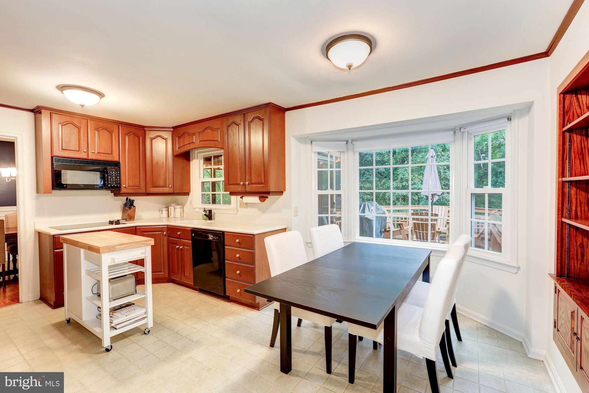 14800 Pebblestone Drive Silver Spring, MD 20905 - Photo 8 of 30 Eat-in Kitchen