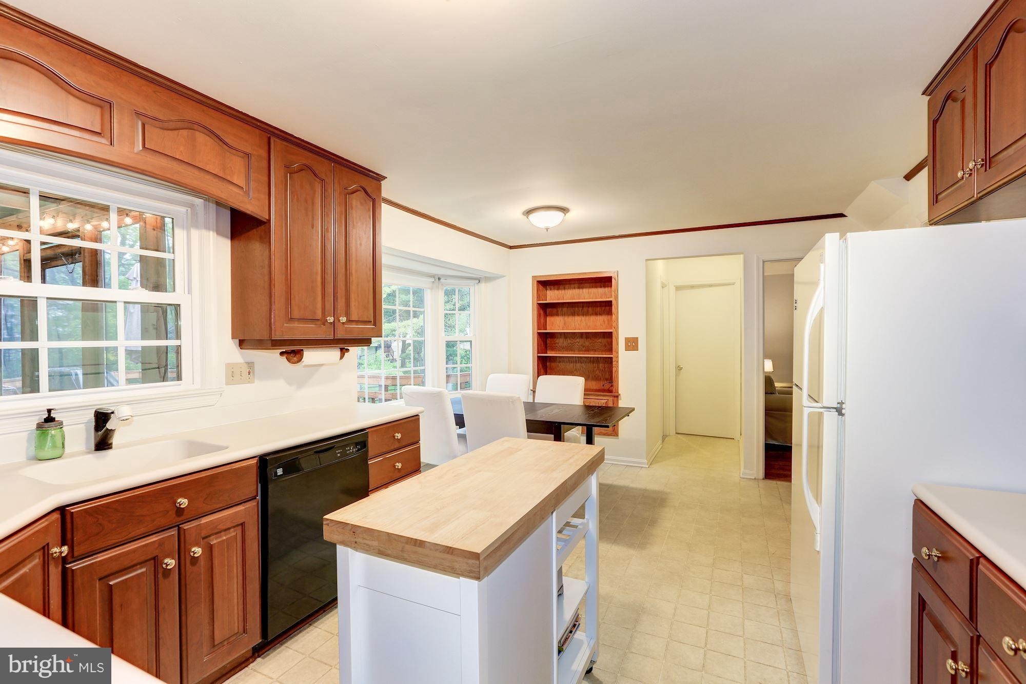 14800 Pebblestone Drive Silver Spring, MD 20905 - Photo 9 of 30 Eat-in Kitchen