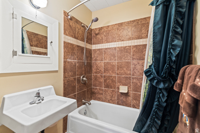 155 West Center Street Fillmore, UT 84631 - Photo 38 of 86 Bathroom featuring shower / bath combo and a sink