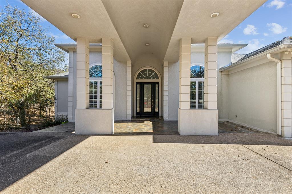 2109 Cooks Lane Fort Worth, TX 76120 - Photo 2 of 32