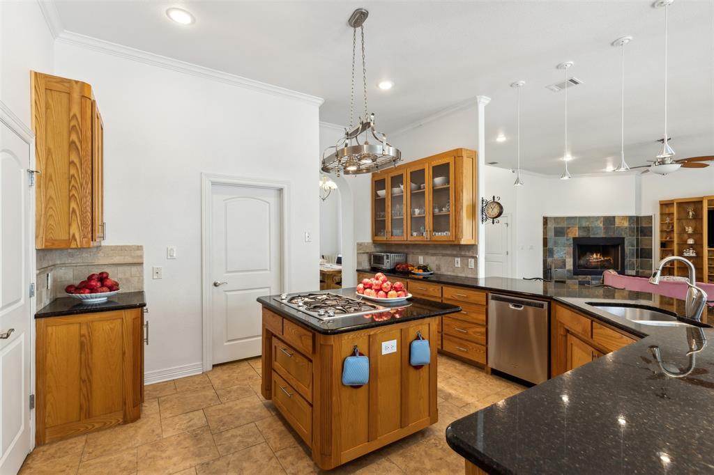 2109 Cooks Lane Fort Worth, TX 76120 - Photo 10 of 32