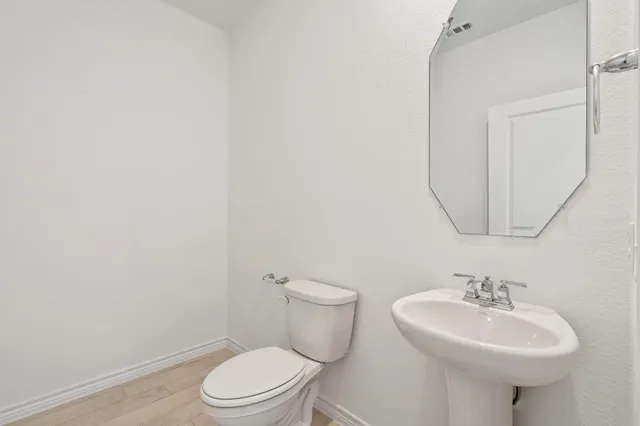 $355,250 | 438 Turtle Creek Drive, Dayton, TX 77535