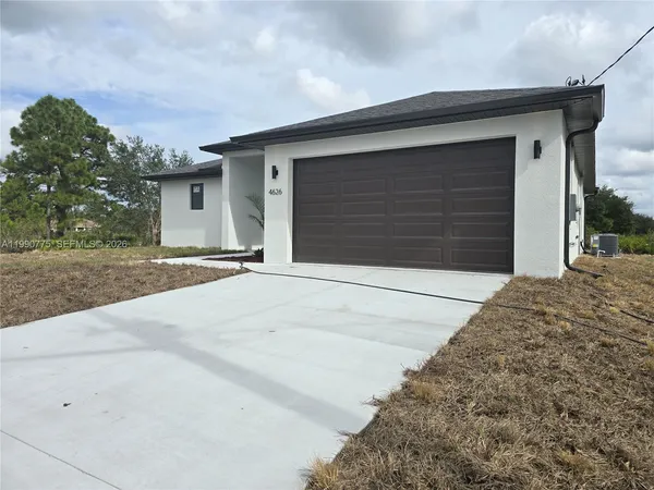 $2,300 | 4626 Connie Avenue North, Lehigh Acres, FL 33971