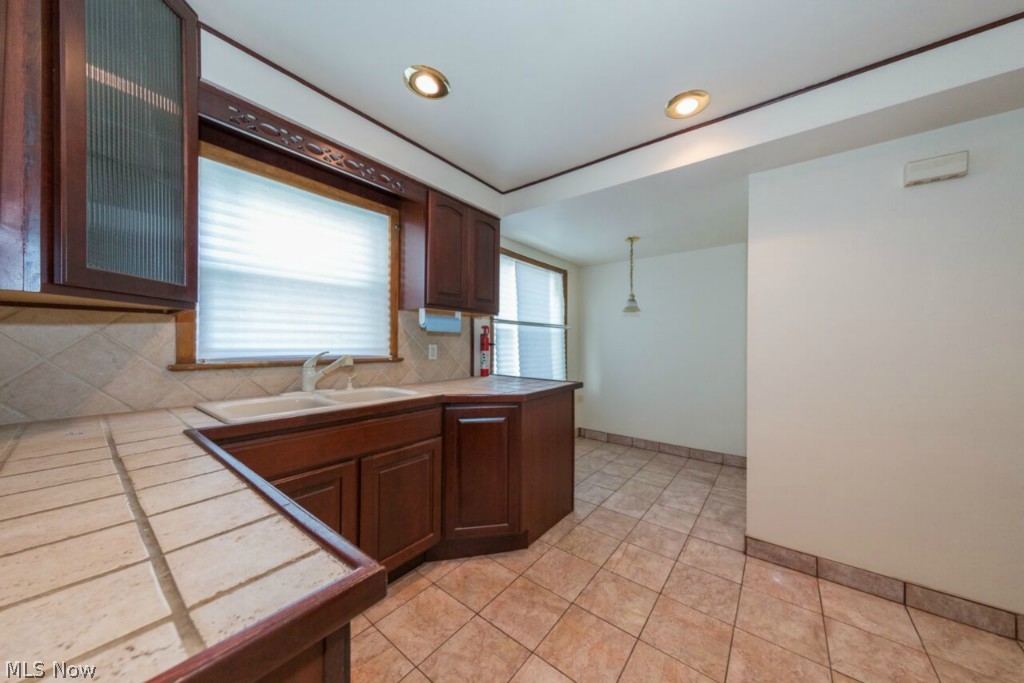 3755 Covington Road South Euclid, OH 44121 - Photo 8 of 20
