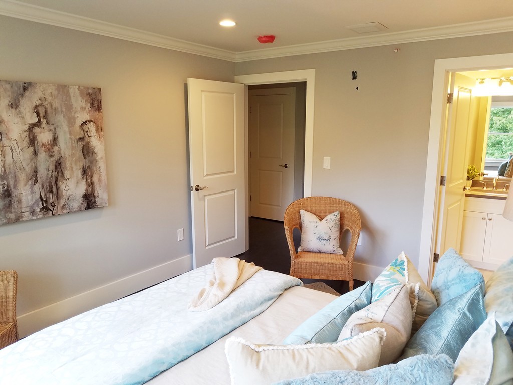 1525 Beacon Street, Unit 3 Newton, MA 02468 - Photo 20 of 21 a bedroom with a bed and couch