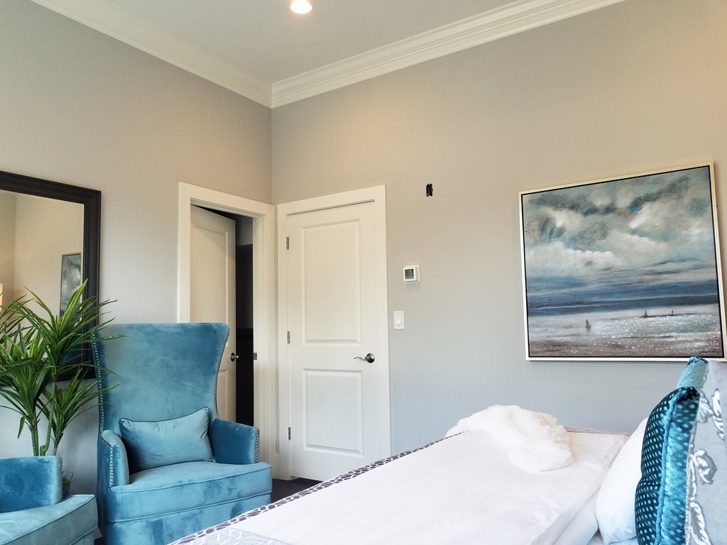 1525 Beacon Street, Unit 3 Newton, MA 02468 - Photo 5 of 21 a living room with furniture and a painting on the wall