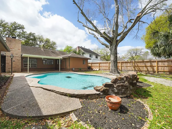 $2,700 | 14202 Piping Rock Lane, Houston, TX 77077