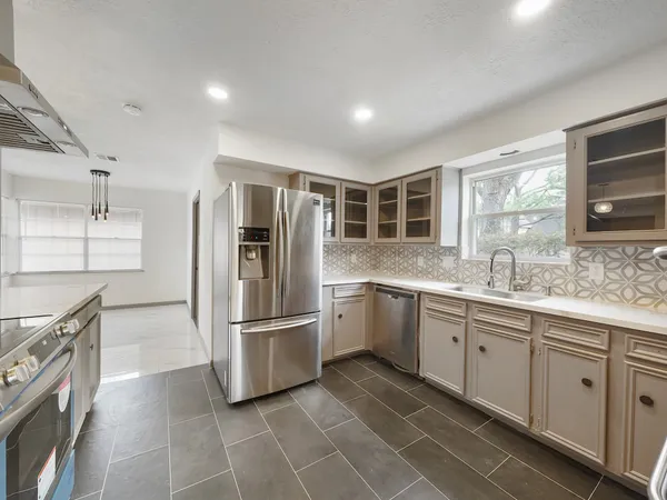 $2,700 | 14202 Piping Rock Lane, Houston, TX 77077