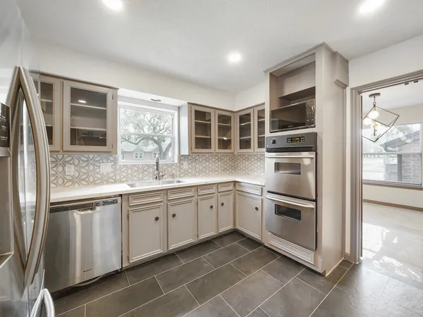 $2,700 | 14202 Piping Rock Lane, Houston, TX 77077