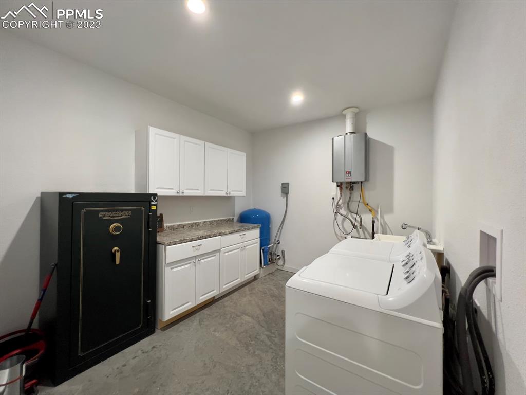 188 Keepsake Loop Westcliffe, CO 81252 - Photo 32 of 37 a utility room with dryer and washer