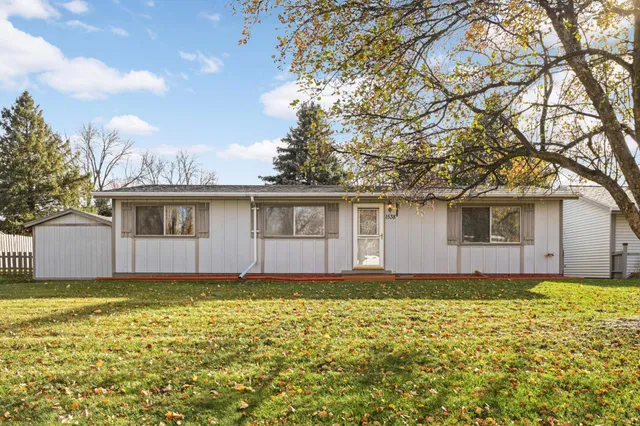 $350,000 | 1538 12th Avenue West, Shakopee, MN 55379