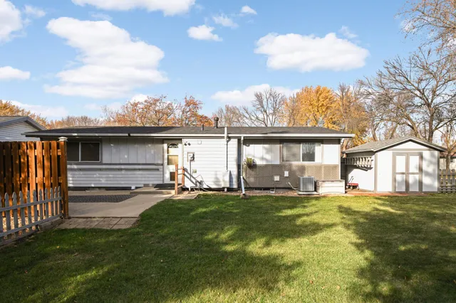 $350,000 | 1538 12th Avenue West, Shakopee, MN 55379