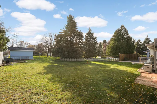 $350,000 | 1538 12th Avenue West, Shakopee, MN 55379